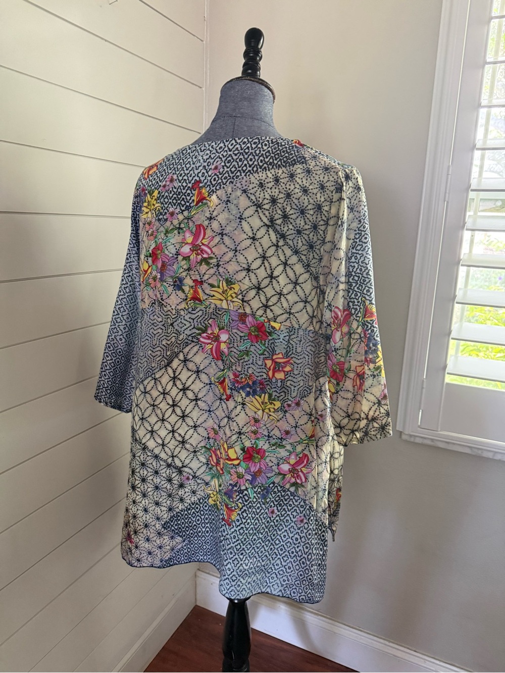 Johnny Was Silk Blouse - Picture 4 of 7